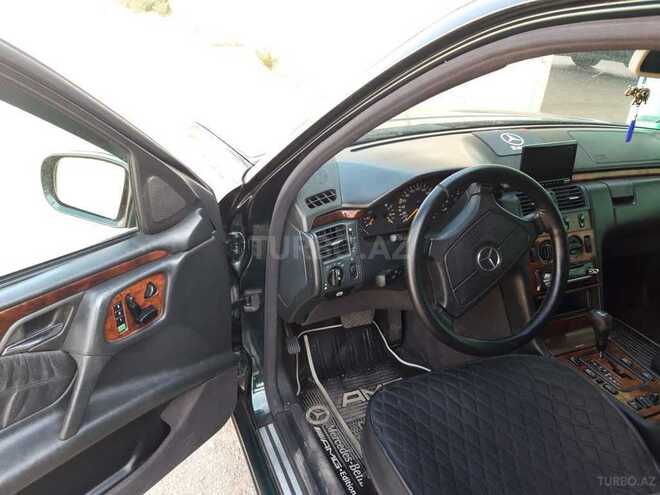 Mercedes E 240 1999, 294,000 km - 2.4 l - Sumqayıt
