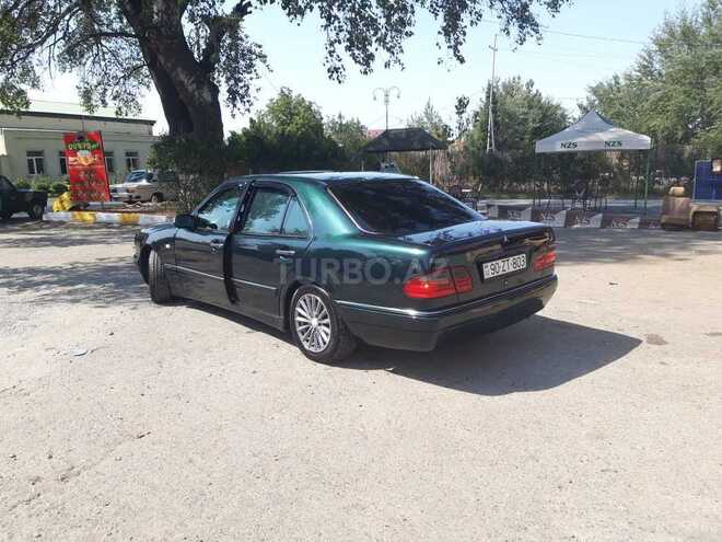 Mercedes E 240 1999, 294,000 km - 2.4 l - Sumqayıt