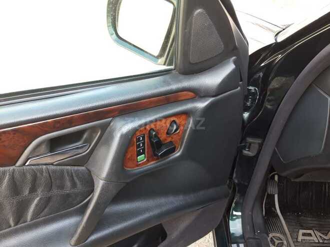 Mercedes E 240 1999, 294,000 km - 2.4 l - Sumqayıt