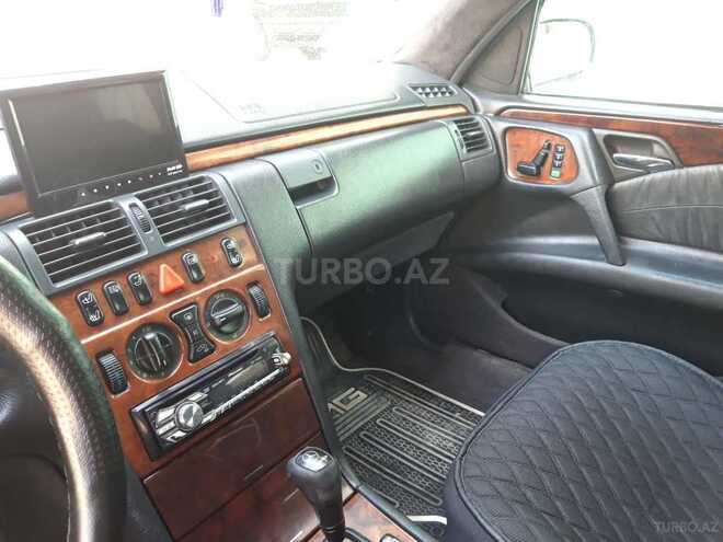 Mercedes E 240 1999, 294,000 km - 2.4 l - Sumqayıt