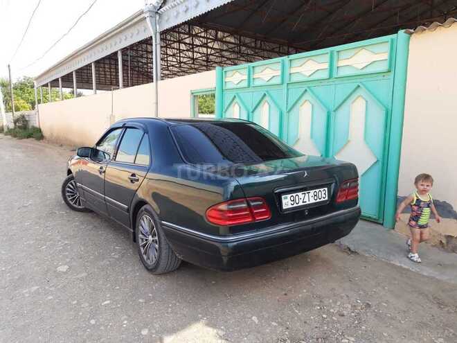 Mercedes E 240 1999, 294,000 km - 2.4 l - Sumqayıt