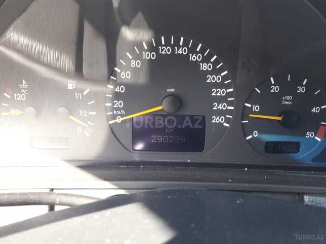 Mercedes E 220 2001, 291,000 km - 2.2 l - Bakı