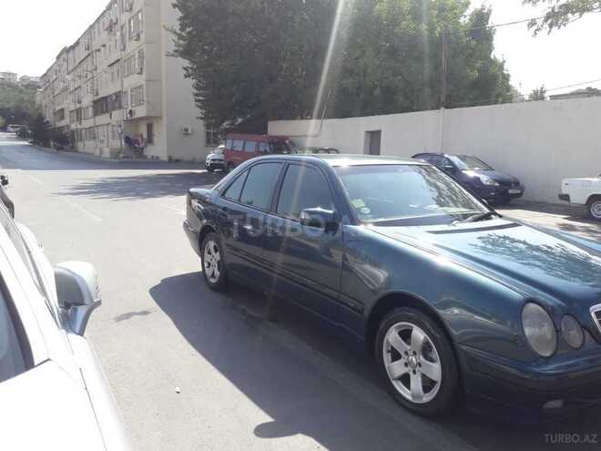 Mercedes E 220 2001, 291,000 km - 2.2 l - Bakı
