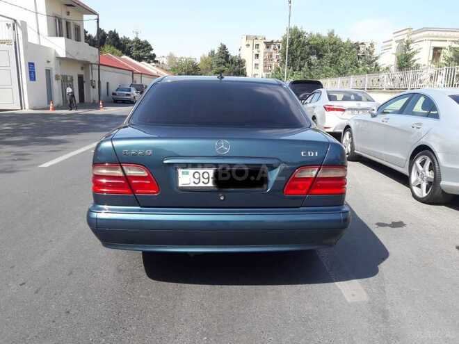 Mercedes E 220 2001, 291,000 km - 2.2 l - Bakı
