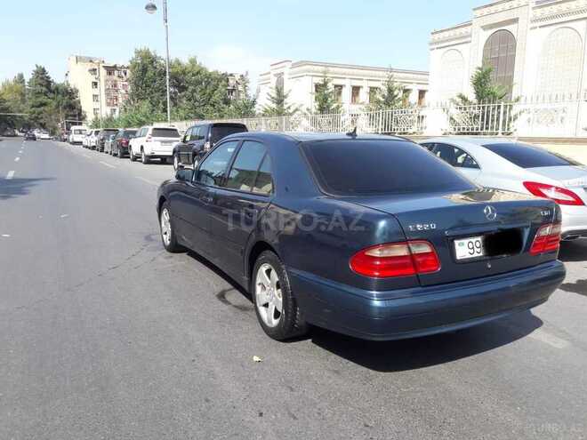 Mercedes E 220 2001, 291,000 km - 2.2 l - Bakı