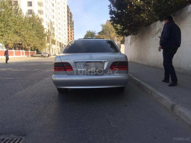 Mercedes E 270 2000, 232,000 km - 2.7 l - Bakı