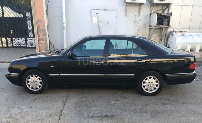 Mercedes E 240 1998, 321,352 km - 2.4 l - Bakı