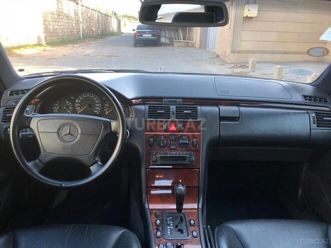 Mercedes E 240 1998, 321,352 km - 2.4 l - Bakı