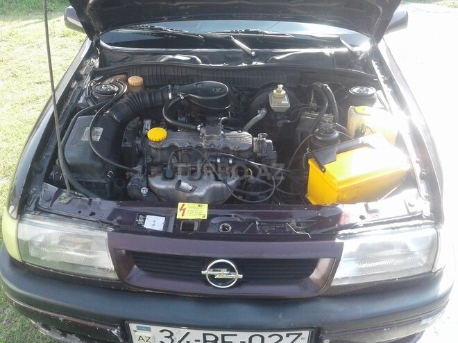 Opel Vectra 1994, 265,000 km - 1.8 l - Qax