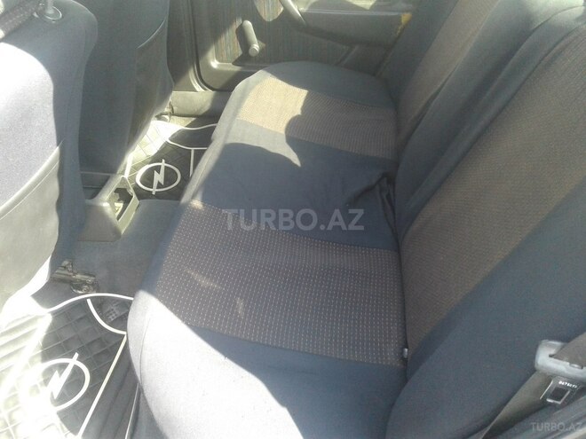 Opel Vectra 1994, 265,000 km - 1.8 l - Qax