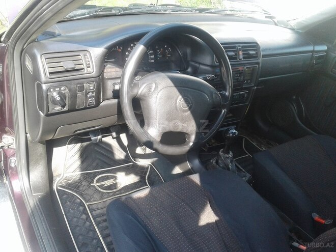 Opel Vectra 1994, 265,000 km - 1.8 l - Qax