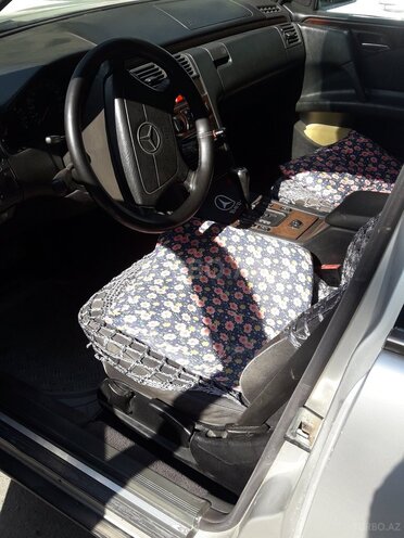 Mercedes E 230 1996, 222,220 km - 2.3 l - Qax