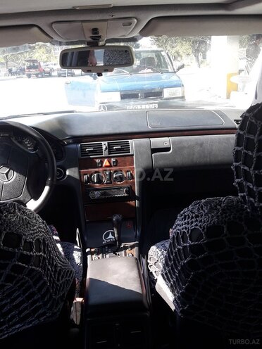 Mercedes E 230 1996, 222,220 km - 2.3 l - Qax
