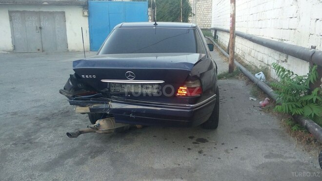 Mercedes E 220 1995, 430,568 km - 2.2 l - Bakı