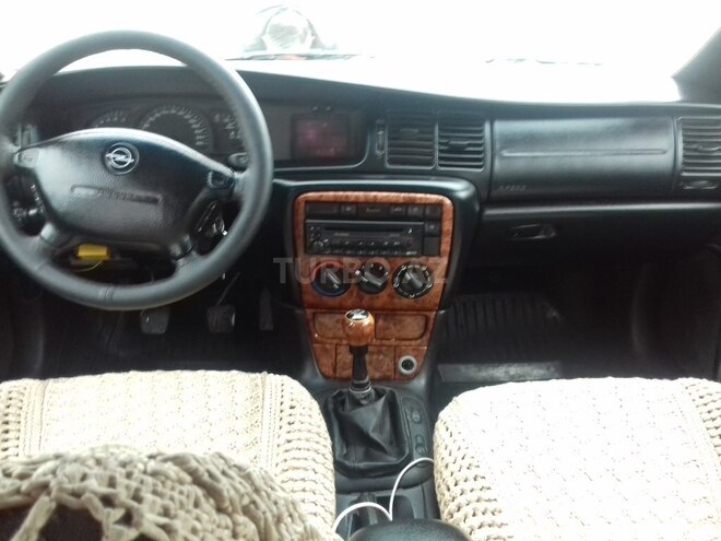 Opel Vectra 1996, 136,000 km - 2.0 l - Quba