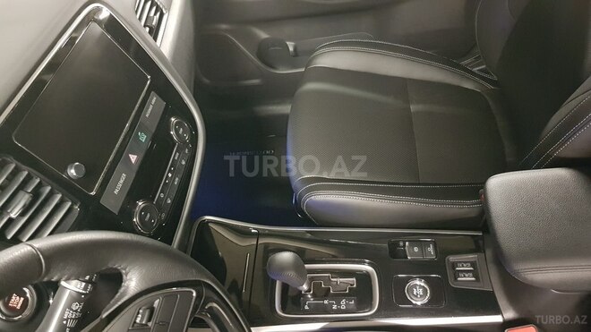 Mitsubishi Outlander 2017, 12,300 km - 2.4 l - Bakı
