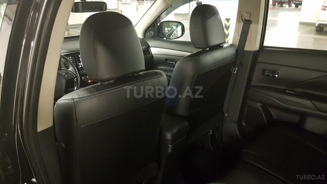 Mitsubishi Outlander 2017, 12,300 km - 2.4 l - Bakı
