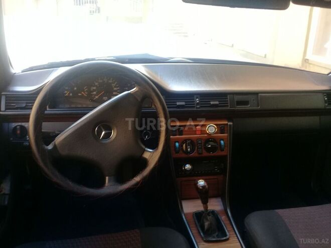 Mercedes E 300 1992, 327,000 km - 3.0 l - Bakı