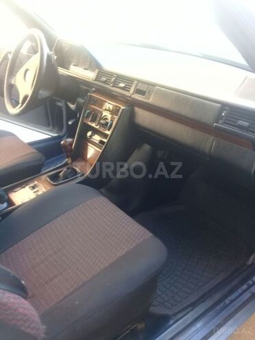 Mercedes E 300 1992, 327,000 km - 3.0 l - Bakı