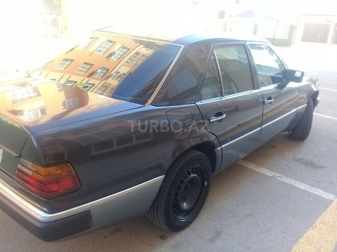 Mercedes E 300 1992, 327,000 km - 3.0 l - Bakı