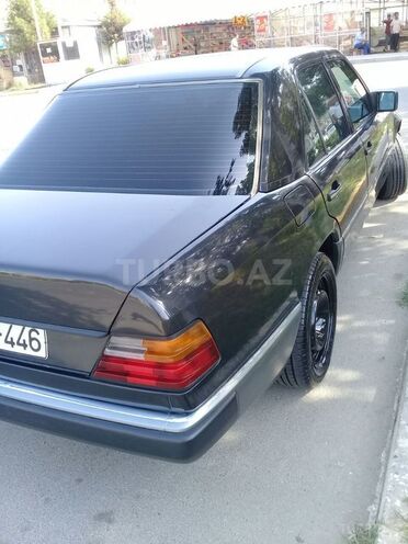 Mercedes E 300 1992, 327,000 km - 3.0 l - Bakı