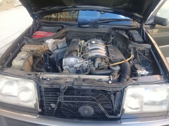 Mercedes E 300 1992, 327,000 km - 3.0 l - Bakı