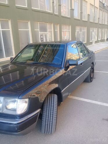 Mercedes E 300 1992, 327,000 km - 3.0 l - Bakı