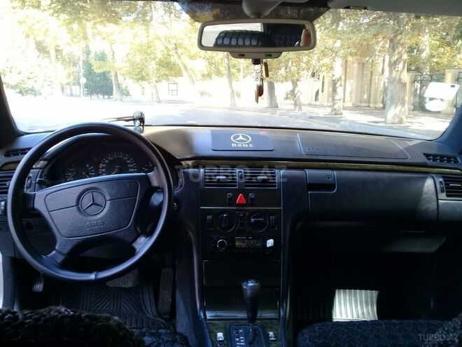 Mercedes E 280 1997, 277,553 km - 2.8 l - Mingəçevir
