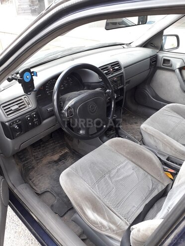 Opel Vectra 1994, 260,000 km - 2.0 l - Bakı