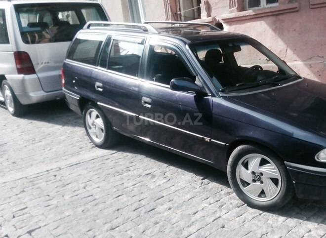 Opel Astra 1995, 300,000 km - 1.5 л - Bakı