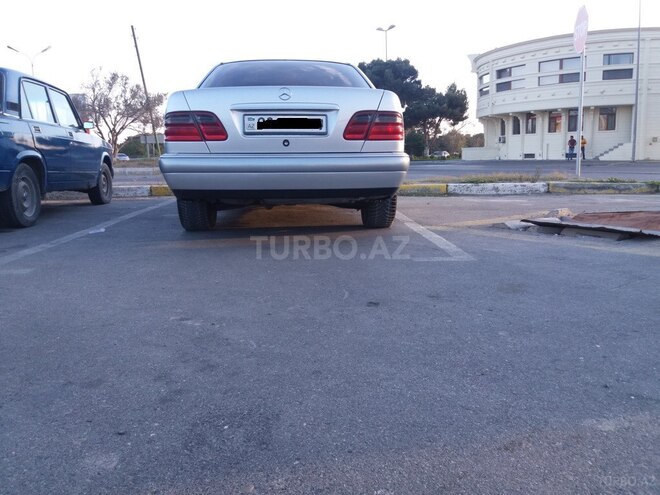 Mercedes E 240 1999, 238,000 km - 2.4 л - Bakı