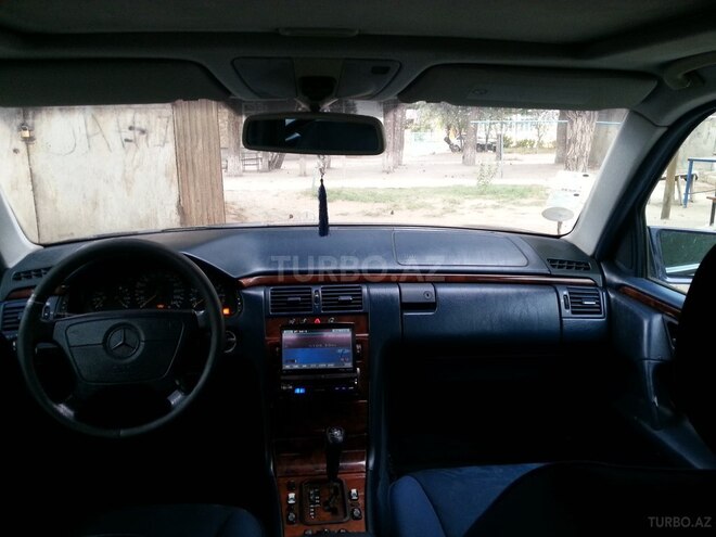 Mercedes E 240 1998, 263,523 km - 2.4 л - Sumqayıt