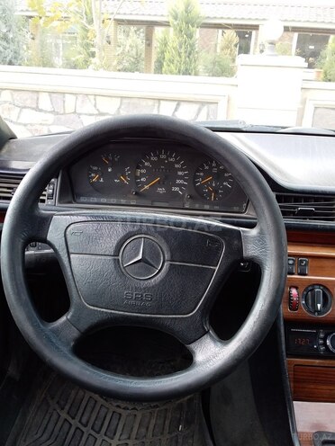 Mercedes E 250 1994, 54,321 km - 2.5 л - Neftçala