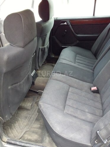 Mercedes E 220 1993, 65,478 km - 0.2 л - Neftçala