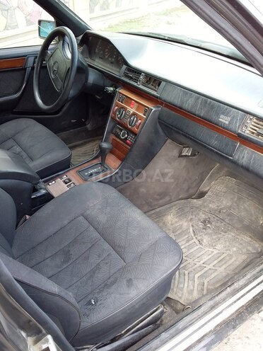 Mercedes E 220 1993, 65,478 km - 0.2 л - Neftçala