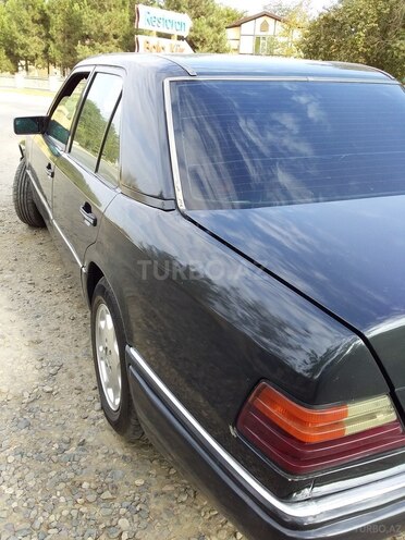 Mercedes E 220 1993, 65,478 km - 0.2 л - Neftçala