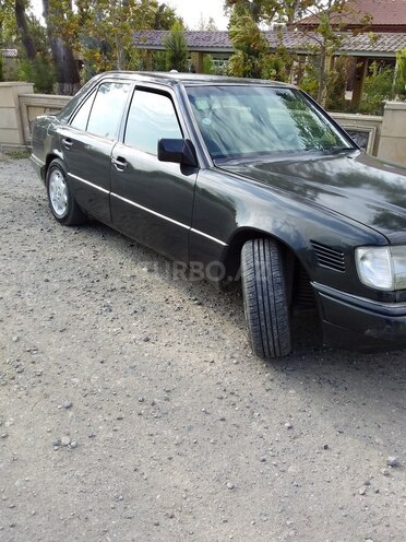 Mercedes E 220 1993, 65,478 km - 0.2 л - Neftçala