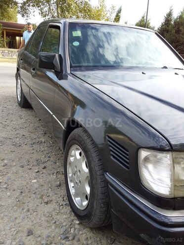 Mercedes E 250 1995, 32,543 km - 0.3 l - Neftçala