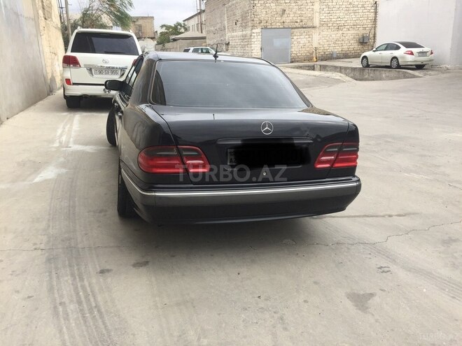 Mercedes E 240 1999, 242,600 km - 2.4 l - Bakı
