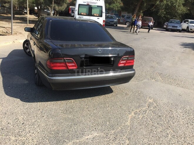 Mercedes E 240 1999, 242,600 km - 2.4 l - Bakı