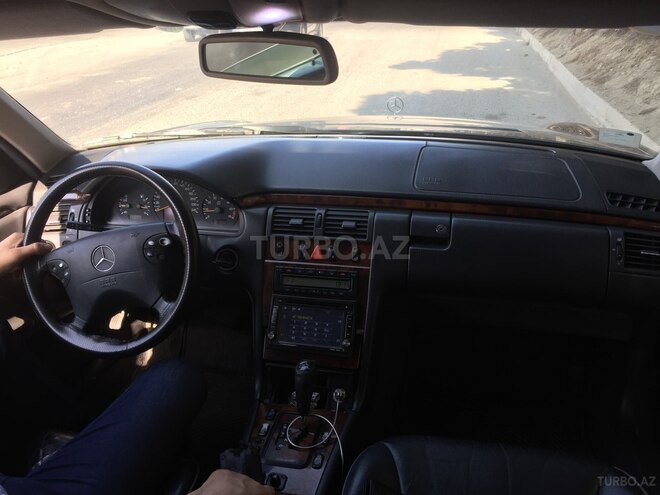 Mercedes E 240 1999, 242,600 km - 2.4 l - Bakı