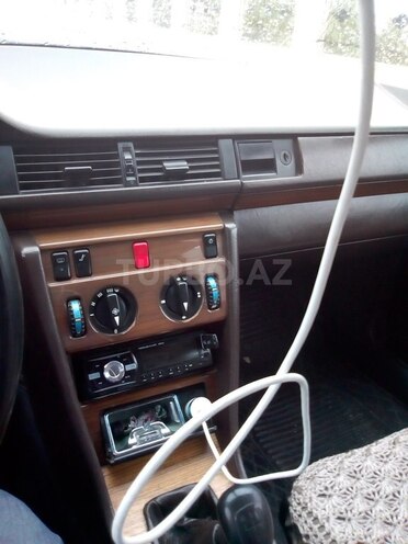 Mercedes E 200 1990, 419,127 km - 2.0 л - Bakı