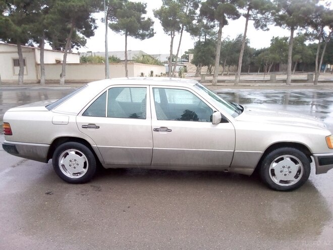 Mercedes E 200 1990, 419,127 km - 2.0 л - Bakı