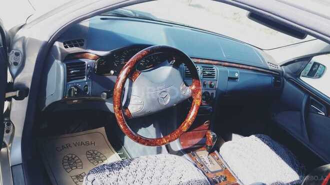 Mercedes E 220 2000, 300,000 km - 2.2 l - Goranboy