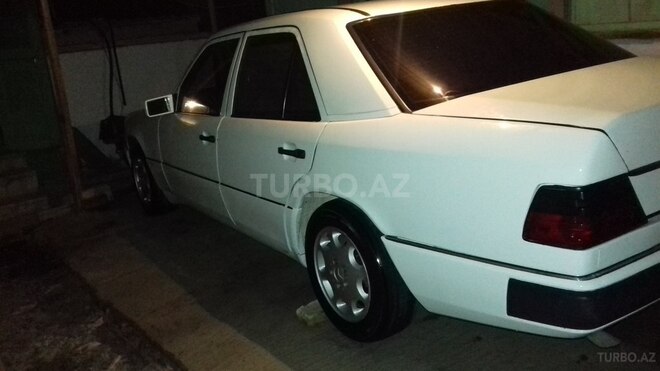 Mercedes  1990, 286,213 km - 2.0 л - Salyan