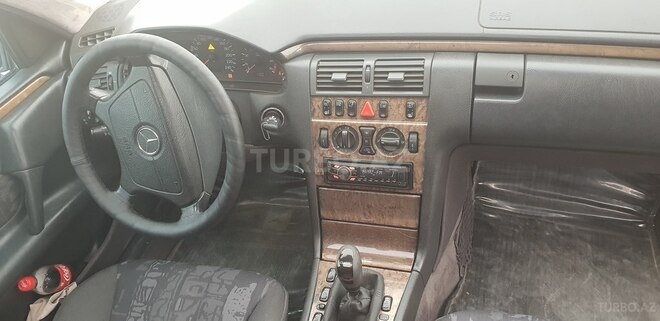 Mercedes E 200 1999, 253,000 km - 2.0 l - Sumqayıt
