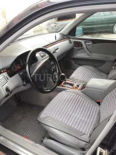 Mercedes E 240 1998, 229,000 km - 2.4 l - Bakı