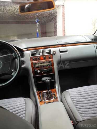 Mercedes E 240 1998, 229,000 km - 2.4 l - Bakı