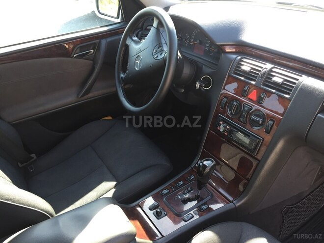 Mercedes E 220 2000, 261,000 km - 2.2 l - Bakı