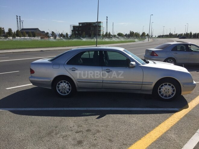 Mercedes E 220 2000, 261,000 km - 2.2 l - Bakı